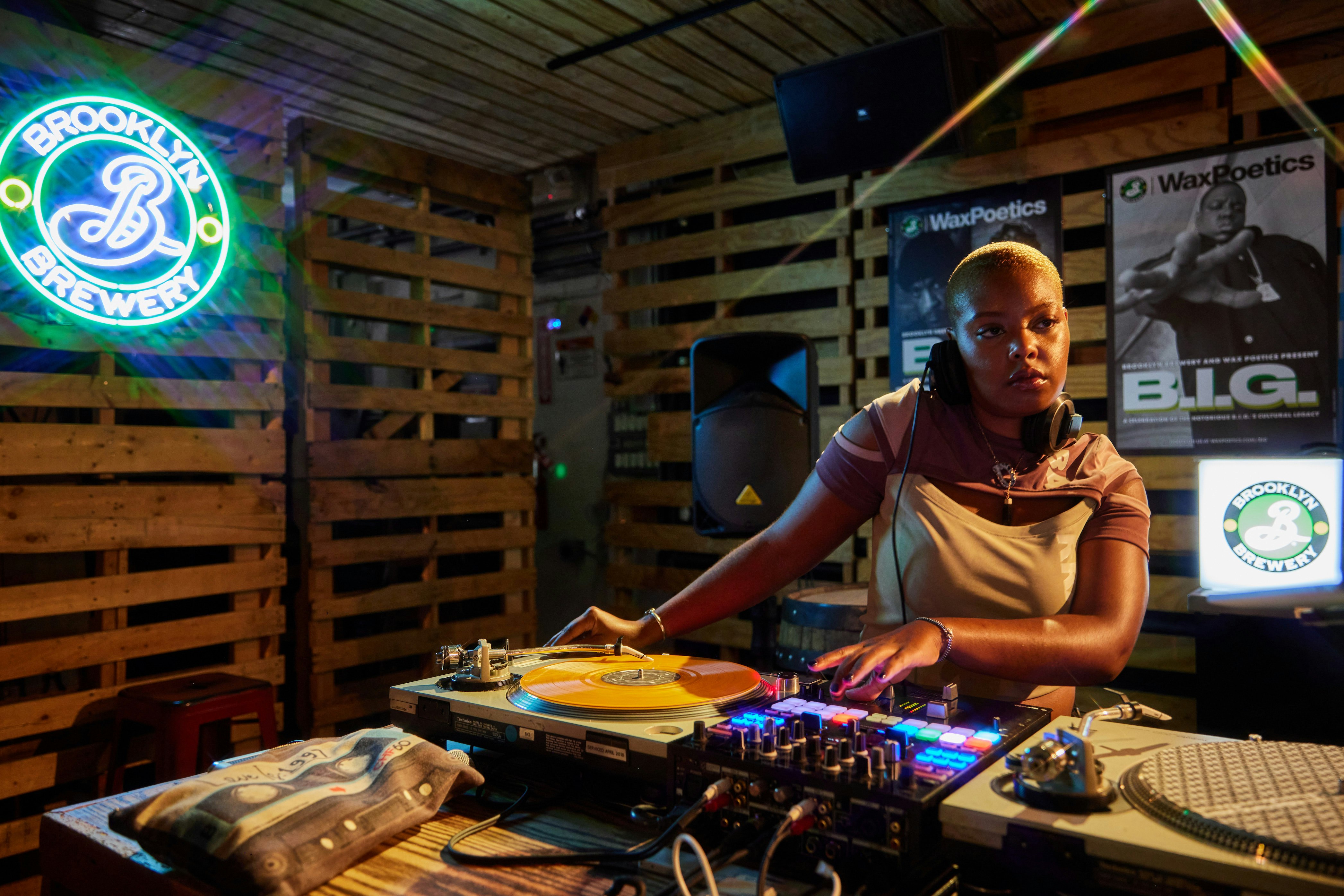 Niara Sterling DJ set. Photo by Chris Caro/CMMN CNTRL.